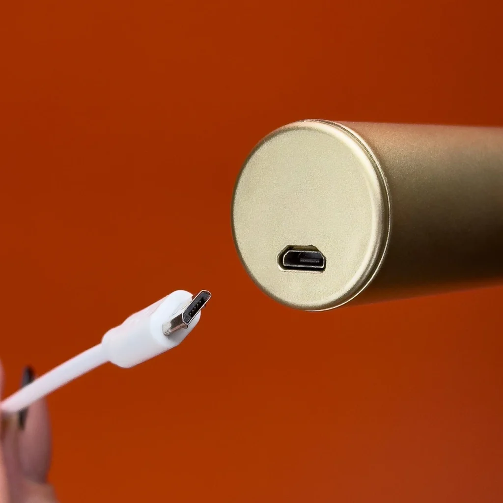 Elektra crop - E-stim spanking